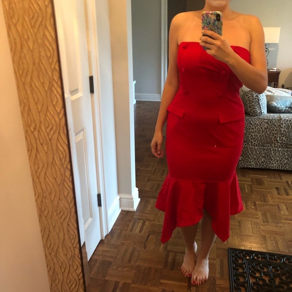 Chrissy Teigen Revolve collaboration dress 👗 - Picture 3 of 8